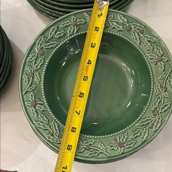 Christmas Berries HAMTON @ HOME. 12 Rimmed Soup Bowls. $10.00 EACH - Picture 3 of 6
